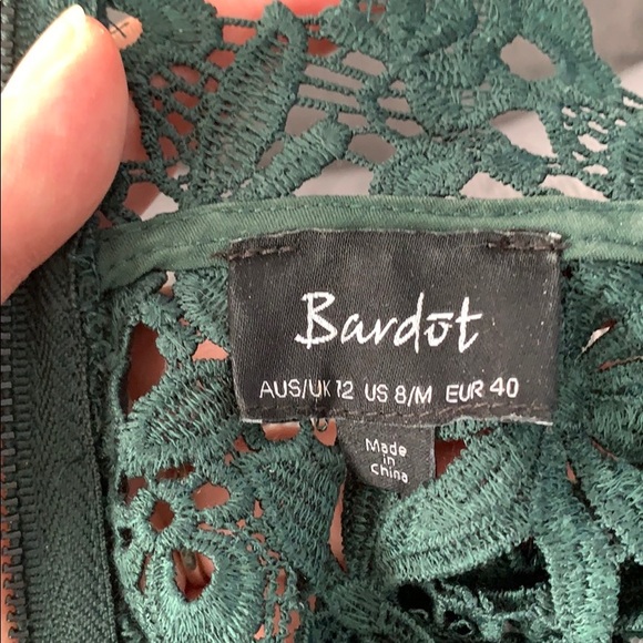 Beautiful green Bardot lace dress - Picture 9 of 11
